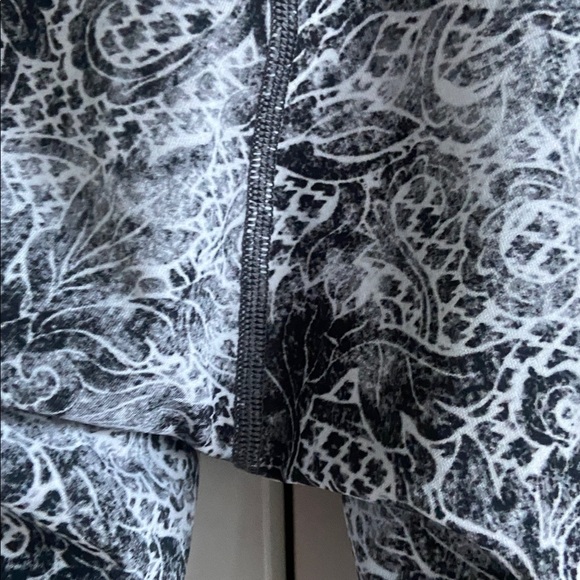 Lululemon Wunder Under Crop (High-Rise) *Full-On Luxtreme 21" EUC - Picture 14 of 14